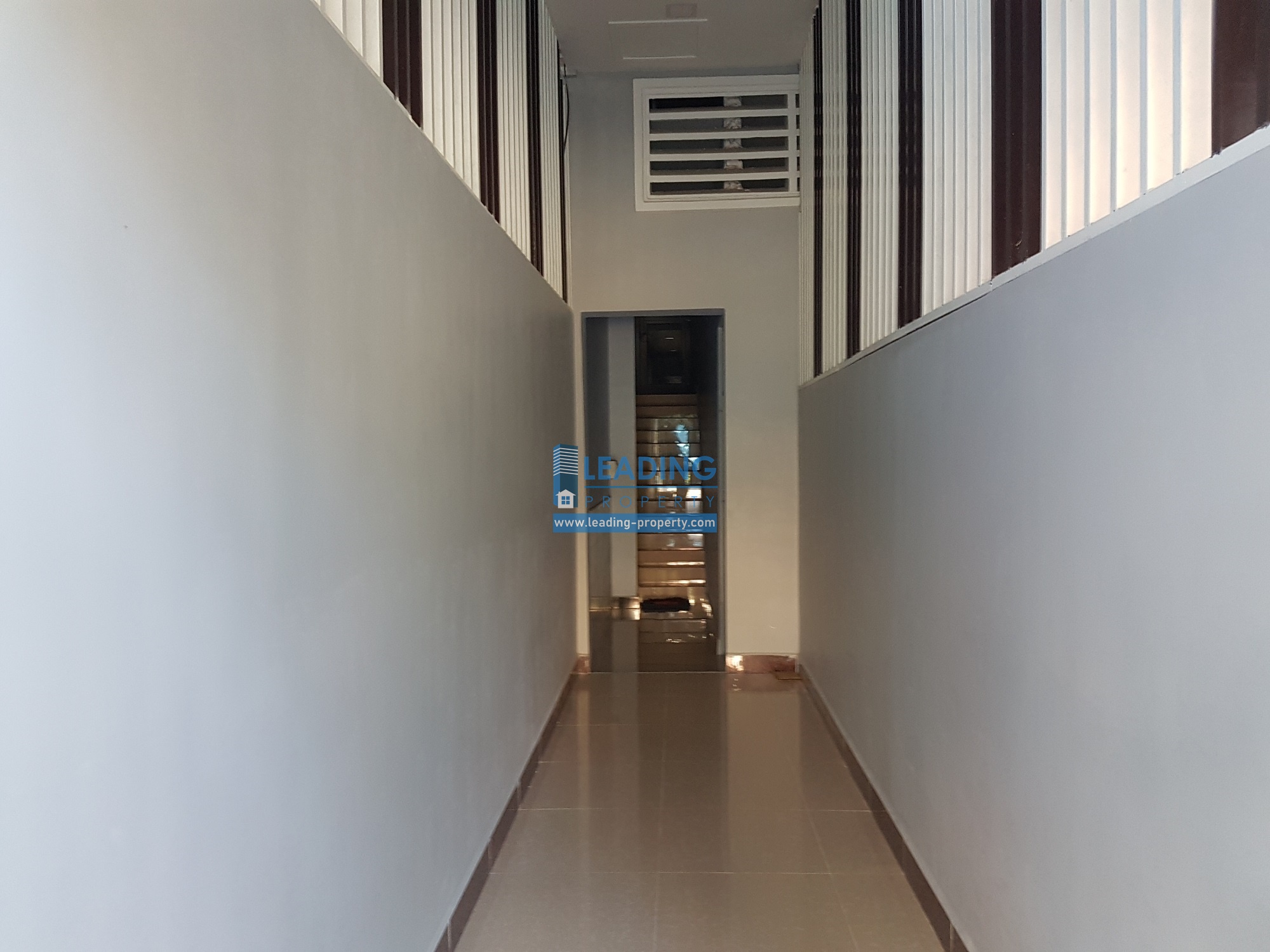 N801 - 1 BEDROOM - STREET 2004